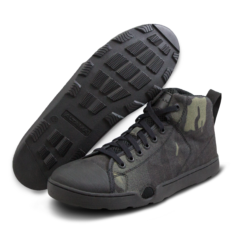 Photo of a pair of Altama® Maritime Mid black camo zero drop boots